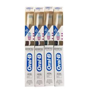 Oral B Advantage Straight Toothbrush 40 Soft Control Grip 1994 Lot of 4
